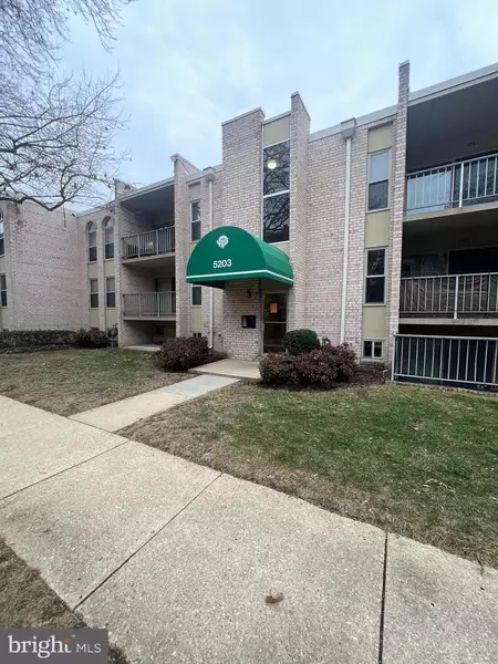 5203 DUKE ST #102, Alexandria, VA 22304