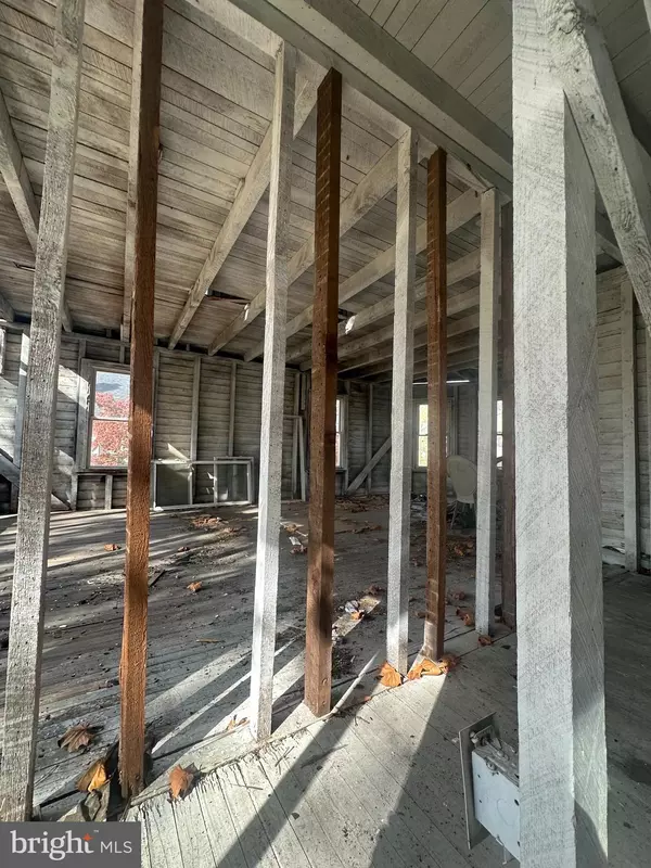 Penns Grove, NJ 08069,18 PEARL ST