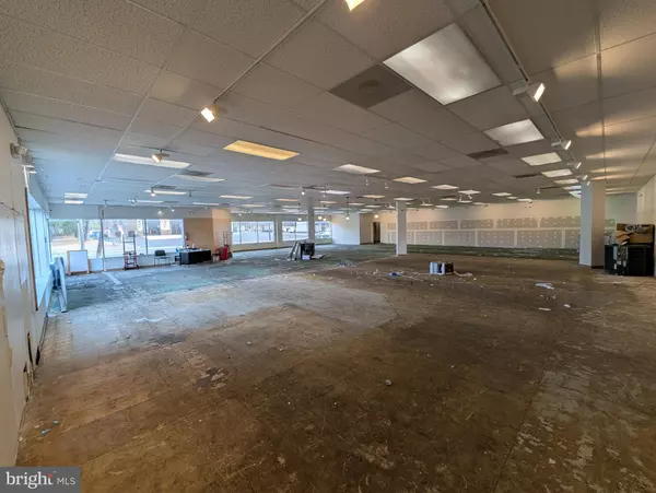 Lawnside, NJ 08045,116 N WHITE HORSE PIKE