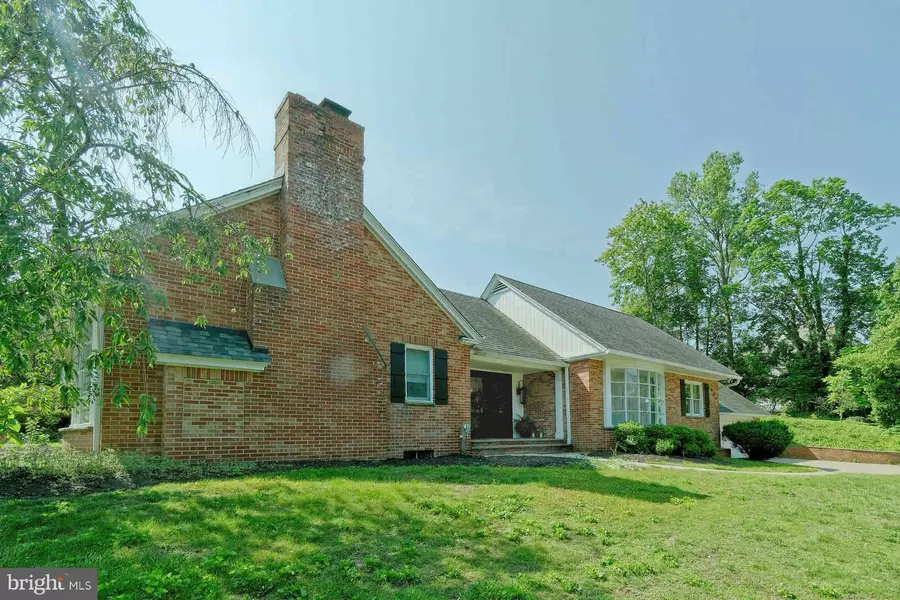 10 LAKE DR, Woodbury, NJ 08096