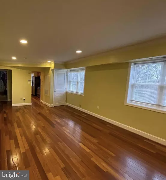 3868 9TH ST SE #202, Washington, DC 20032