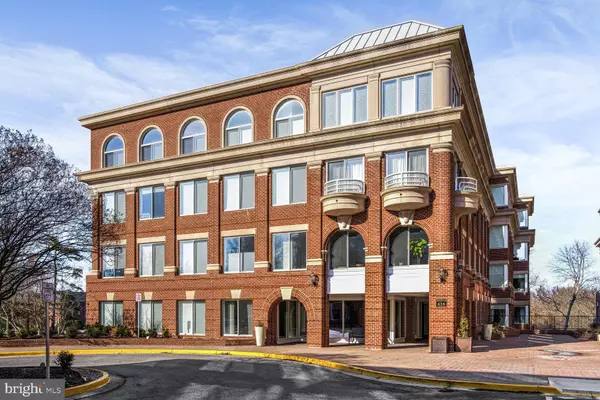 625 SLATERS LN #102, Alexandria, VA 22314