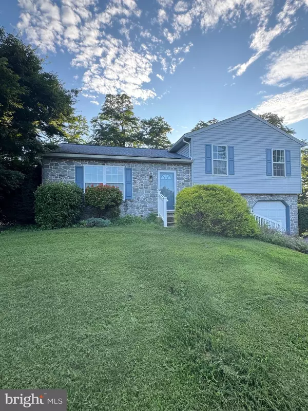 6 LAUREL LN, Lebanon, PA 17046