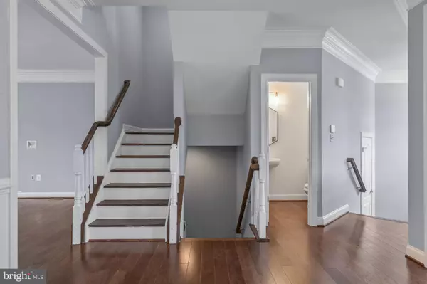 Woodbridge, VA 22193,5893 RIVERSIDE DR