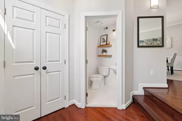 Vienna, VA 22181,9910 MICHAEL SCHAR CT