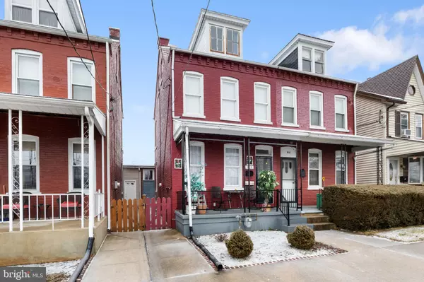 913 SPRUCE ST, Columbia, PA 17512