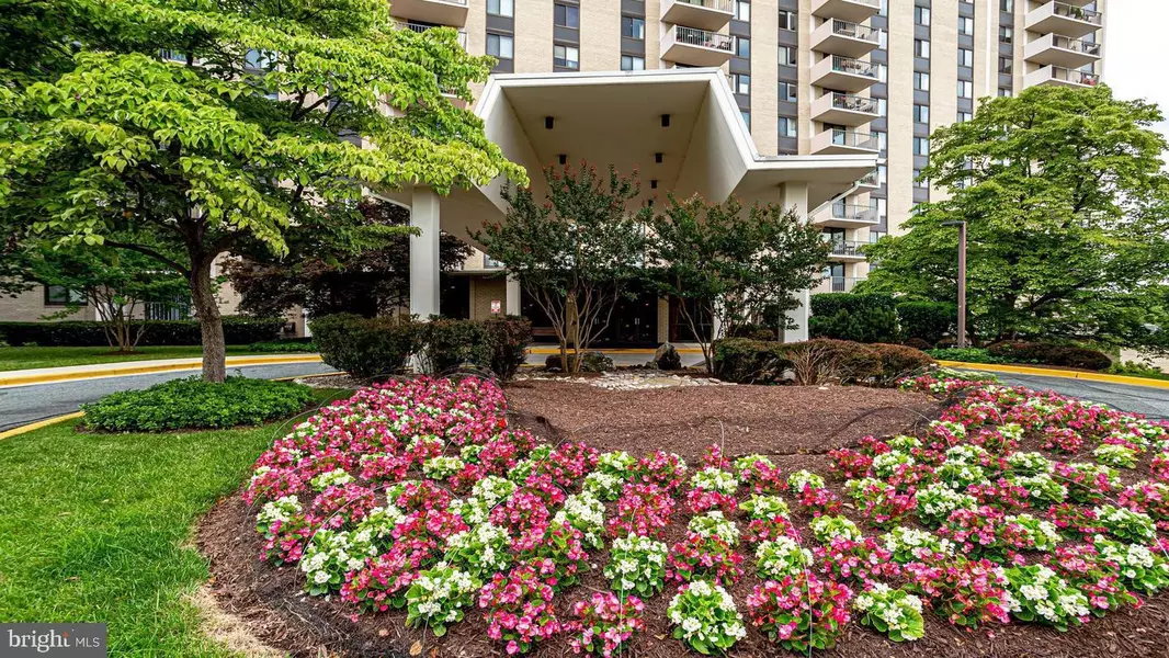 7420 WESTLAKE TER #610, Bethesda, MD 20817