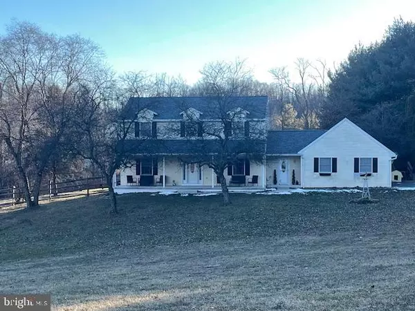 10 TWIN OAK DR, Leesport, PA 19533