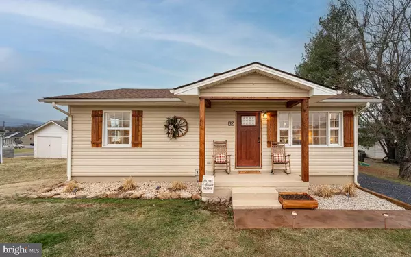 20 RESERVOIR AVE, Luray, VA 22835