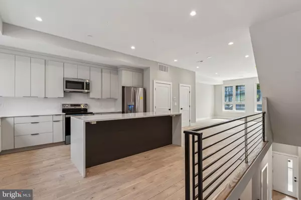 Philadelphia, PA 19128,332 CARSON ST
