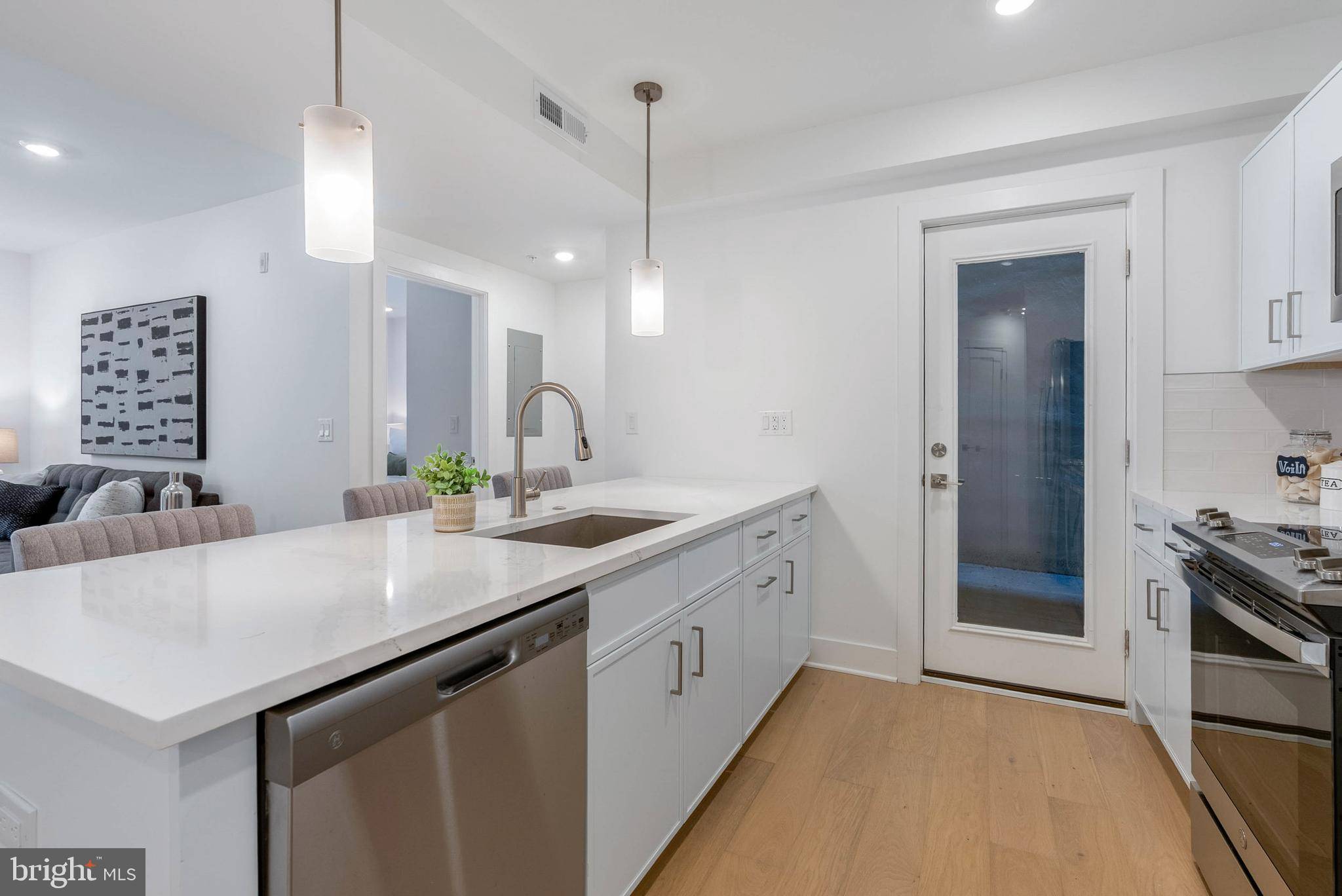 Philadelphia, PA 19147,825 BAINBRIDGE ST #101