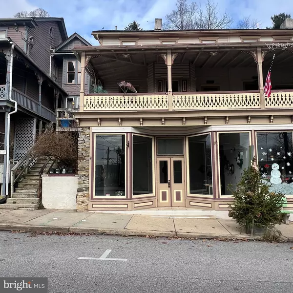213 MAIN ST, Parkesburg, PA 19365