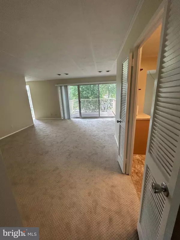 5701 INDIAN CT #8, Alexandria, VA 22303