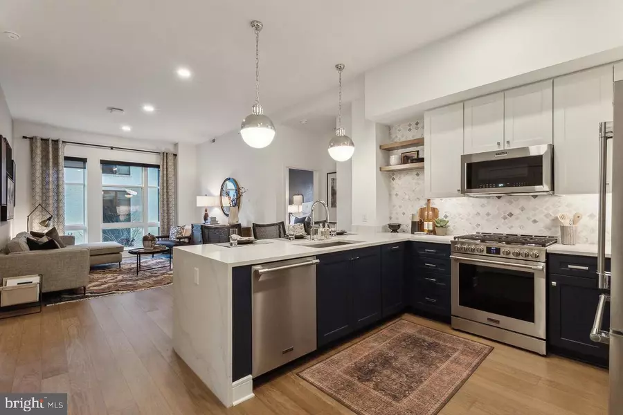 8015 OLD GEORGETOWN RD, Bethesda, MD 20814