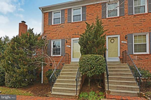 1621 S BARTON ST S #17, Arlington, VA 22204