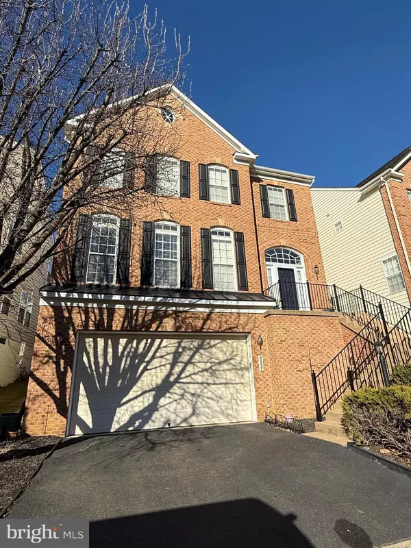 Alexandria, VA 22315,6852 ROLLING CREEK WAY