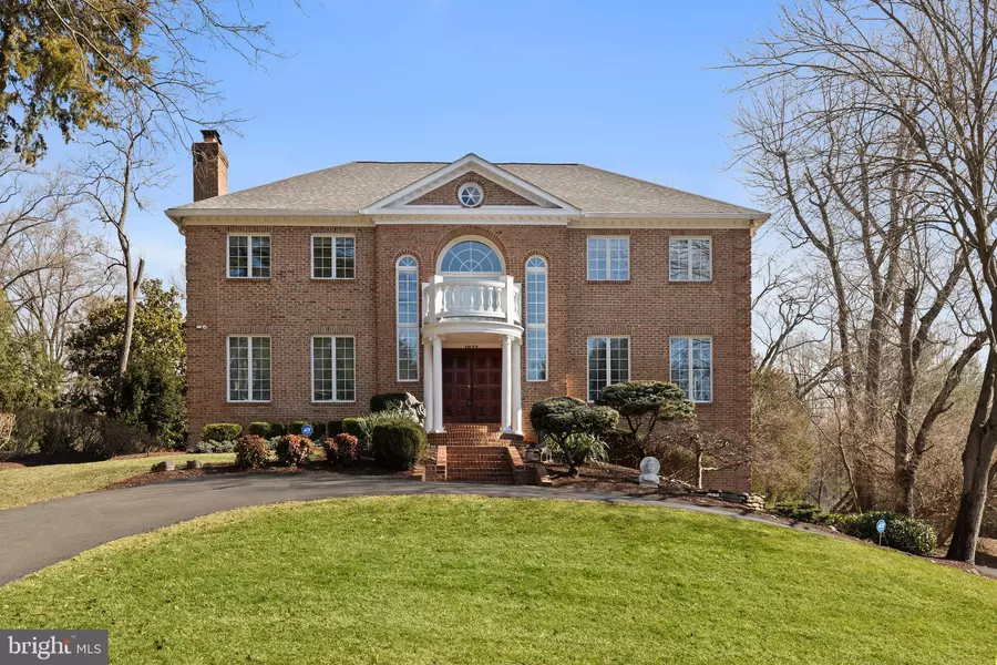 1071 SPRING HILL RD, Mclean, VA 22102