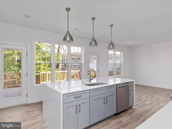 Fairfax, VA 22030,10704 ROSEHAVEN ST