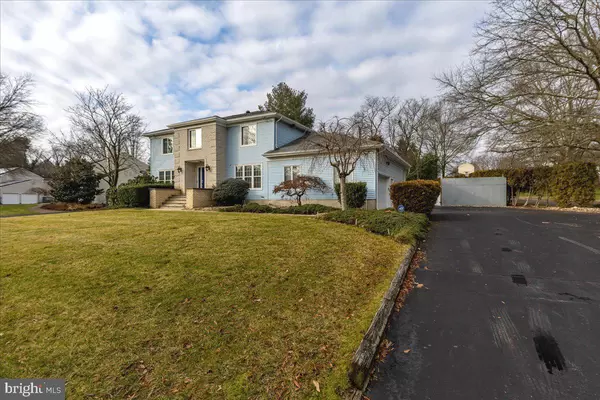 Princeton Junction, NJ 08550,7 LANDING LN