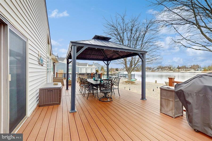 Manahawkin, NJ 08050,237 TIMBERLAKE DR