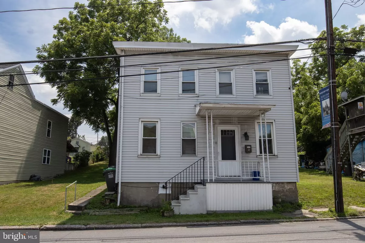 Cressona, PA 17929,37 CHESTNUT ST