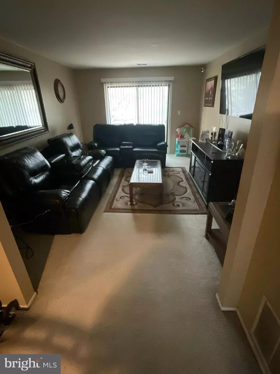 Hamilton, NJ 08690,413 SILVER CT