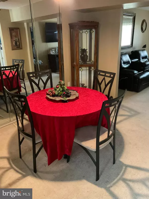 Hamilton, NJ 08690,413 SILVER CT