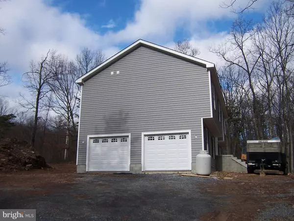 Hedgesville, WV 25427,207 GLASTONBURY LN