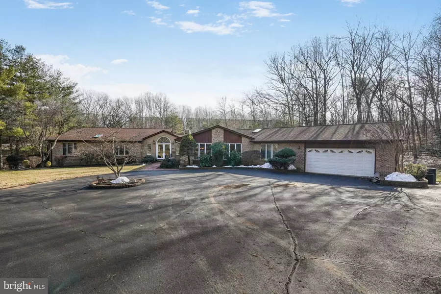 11701 POPES HEAD RD, Fairfax, VA 22030