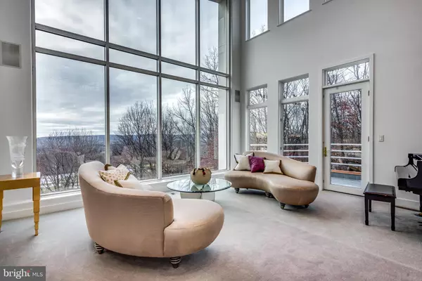 Moosic, PA 18507,110 GLENMAURA DR