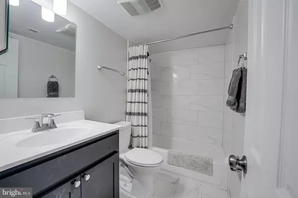 Fairfax, VA 22031,9707 KINGS CROWN CT #102