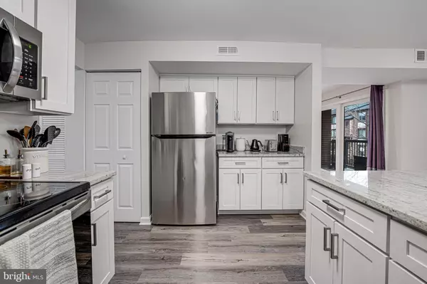 Fairfax, VA 22031,9707 KINGS CROWN CT #102