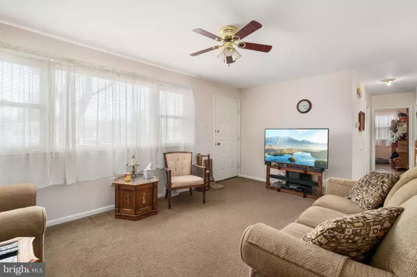 Trappe, PA 19426,90 HOLLY DR