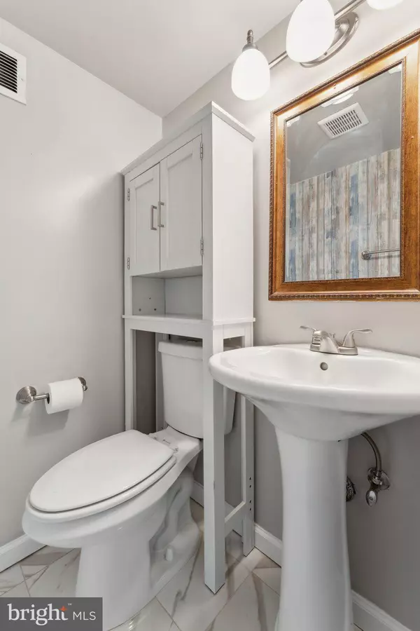 Alexandria, VA 22306,2415 WINDBREAK DR