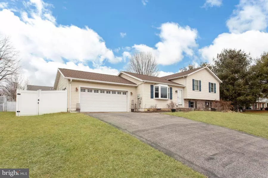 7 VALLEY RUN CIR, Hanover, PA 17331