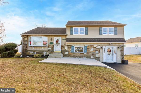 1239 DAHLIA RD, Warminster, PA 18974