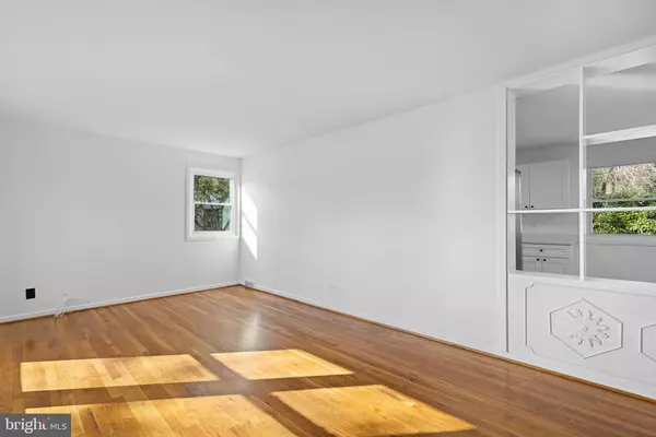 Alexandria, VA 22310,5814 LA VISTA DR