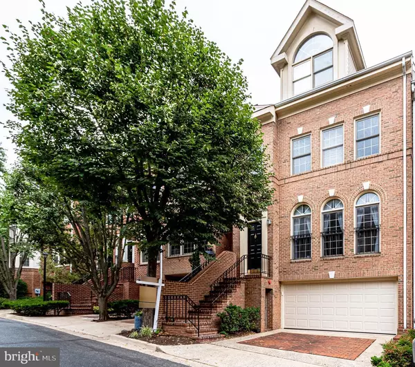 1527 N COLONIAL CT, Arlington, VA 22209