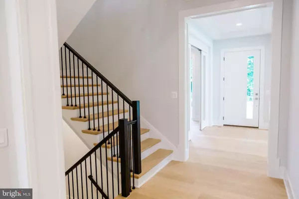 Annandale, VA 22003,4353 STARR JORDAN DR