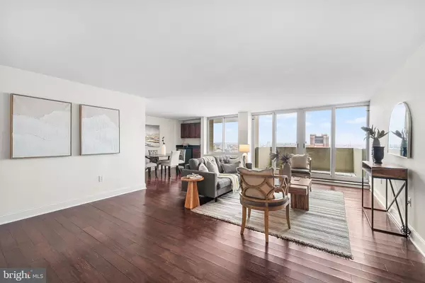 Philadelphia, PA 19106,604-36 S WASHINGTON SQ #2702