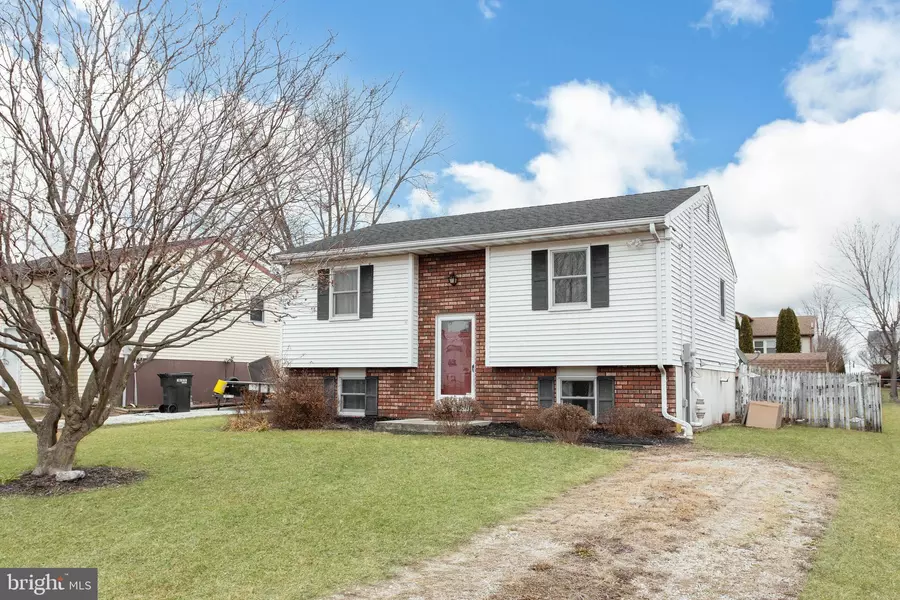 10 ANTLER LN, New Oxford, PA 17350