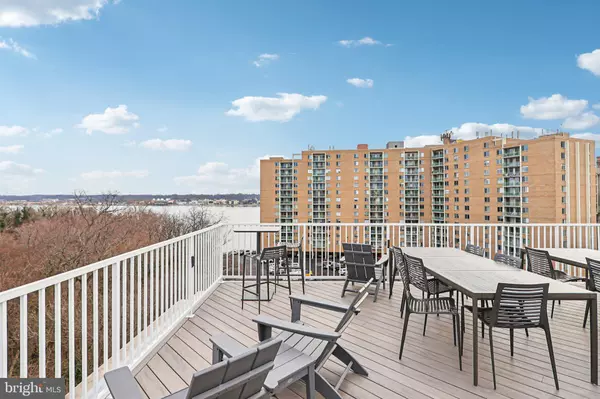 Alexandria, VA 22314,635 SLATERS LN #202