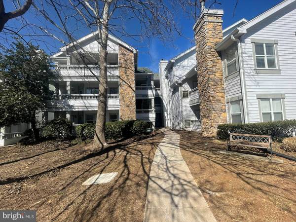 4443 FAIR STONE DR #301, Fairfax, VA 22033