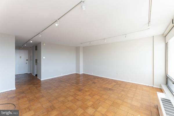 Philadelphia, PA 19106,220 LOCUST ST #24ES