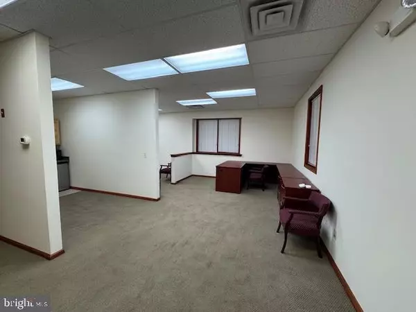 Moorestown, NJ 08057,212 ROUTE 38 W #360