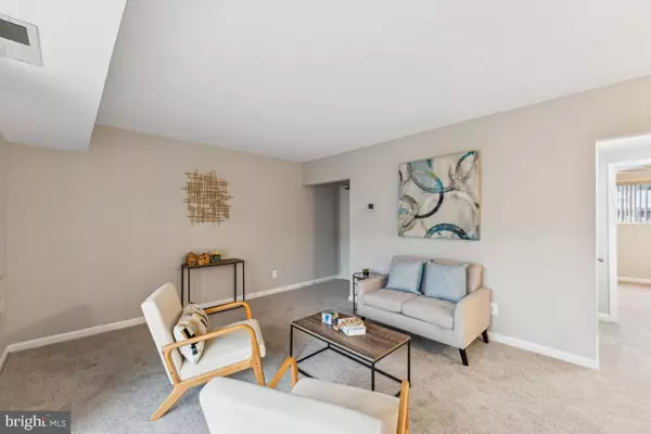 Falls Church, VA 22042,2827 KALMIA LEE CT #201