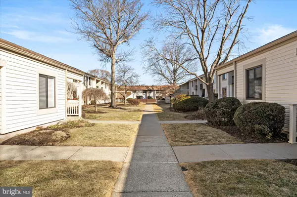 East Windsor, NJ 08520,15-Z AVON