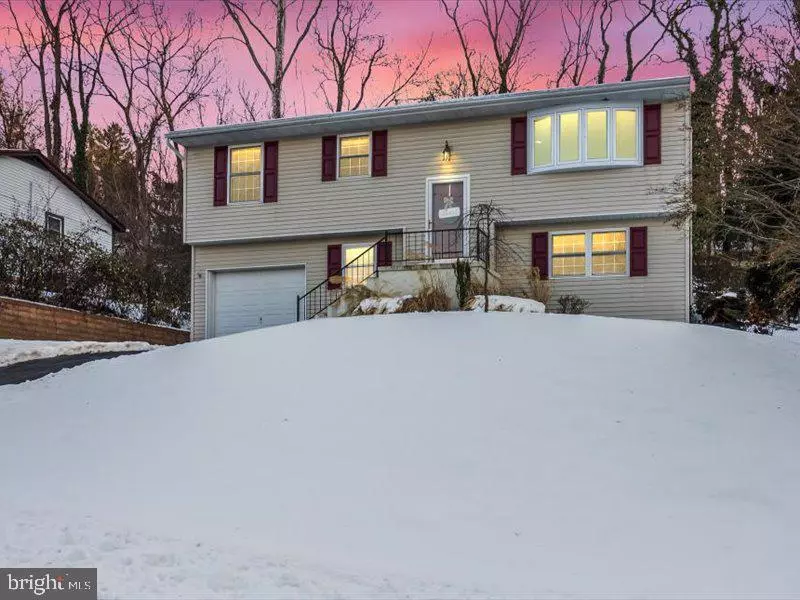 81 PLEASANTVIEW TER, New Cumberland, PA 17070