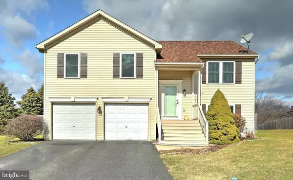 11 VICKILEE DR, Wrightsville, PA 17368