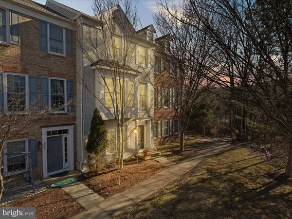 2528 WALNUT LEAF LN, Herndon, VA 20171